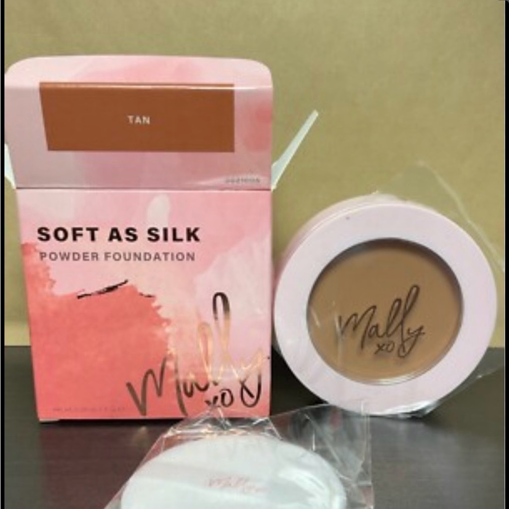 Mally Beauty Soft as Silk Powder Foundation - Tan